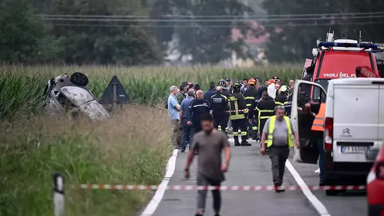 İtalya’da Akrobasi Uçağı Düştü! 1 Çocuk Yaşamını Yitirdi