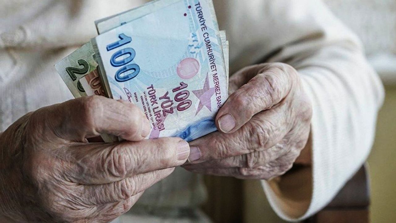 Emeklilere 100. Yıl İkramiyesi Geliyor: Tüm Emeklilere 5000 TL İkramiye