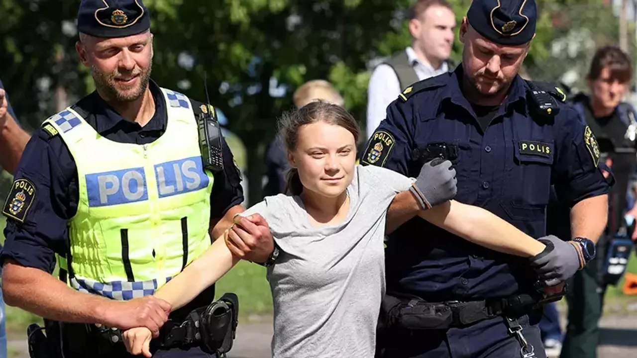 Greta Tekrar Gözaltına Alındı! Bu Sefer Başı Dertte