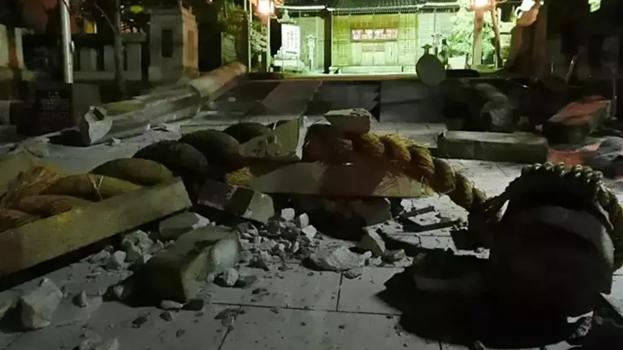 Şiddetli Japonya Depreminde Çok Sayıda Ev Yıkıldı