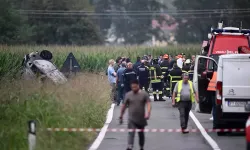İtalya’da Akrobasi Uçağı Düştü! 1 Çocuk Yaşamını Yitirdi