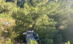 Hatay’da Otomobil Uçuruma Yuvarlandı: Bir Kişi Hayatını Kaybetti, İki Yaralı