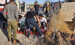 Şanlıurfa’da Tarım İşçilerini Taşıyan Minibüs Devrildi: 19 Yaralı