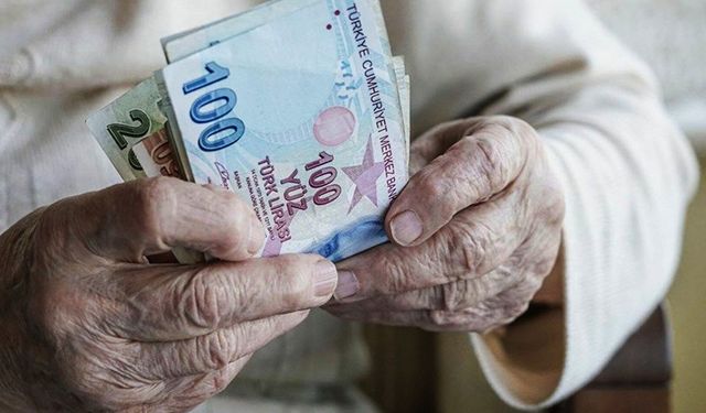 Emeklilere 100. Yıl İkramiyesi Geliyor: Tüm Emeklilere 5000 TL İkramiye