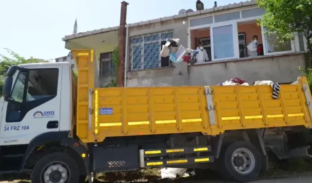 Gebze’de Bir Evden 10 Kamyon Çöp Çıktı