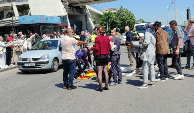 İzmit’te Karşıya Geçen Kadına Otomobil Çarptı