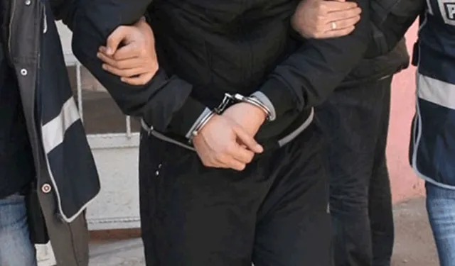 Kılıçla Okula Girip Atatürk’e Hakaret Eden Şahıs Gözaltına Alındı