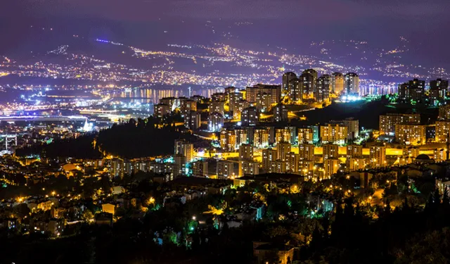 İzmit’te Çatılardaki Baz İstasyonları Depremde Büyük Risk Taşıyor