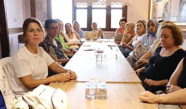 İzmit’te “Kadın Kadına Konak Buluşmaları” Yoğun İlgiyle Başladı