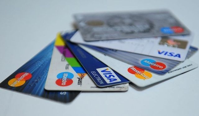 Kredi Kartı Aidatları Yeniden Gündemde: Bankaların Uygulamaları Tepki Çekiyor