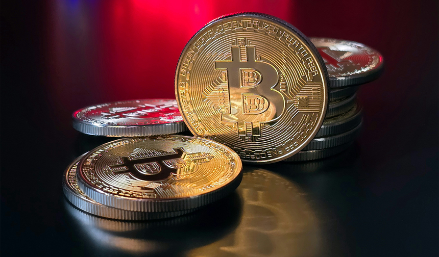 Bitcoin Fiyatları Fed Belirsizliği ve Enflasyon Endişeleri Gölgesinde Dalgalanıyor