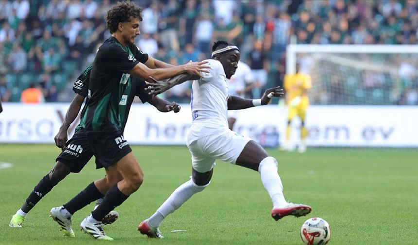 Kocaelispor – Rizespor maçında VAR damgası: Penaltı kararı tribünleri ayağa kaldırdı